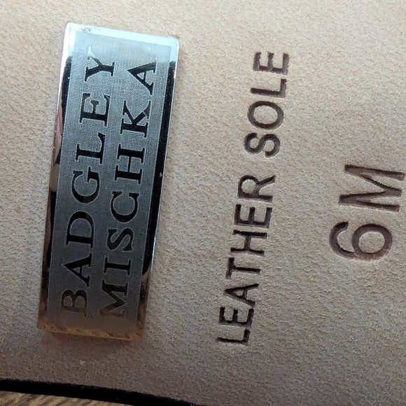 Badgley Mischka 'Salsa' Pump rhinestone tops Black NIB Size 6 - Picture 11 of 16